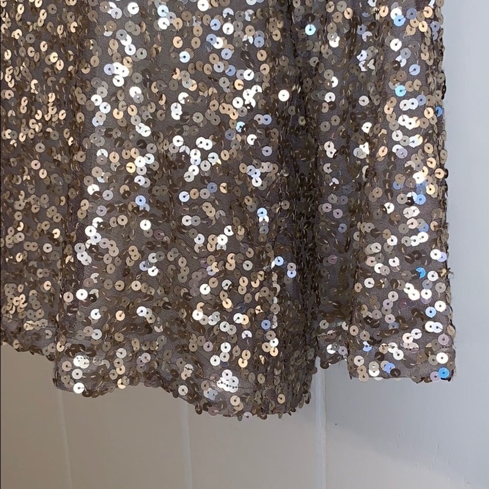 🎉 Jennifer Lopez gold sequin top 🎊 - Picture 3 of 7